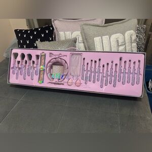 Glitz and Glam Purple Pearl Brush Set 30 Pieces Viral NEW Lavender